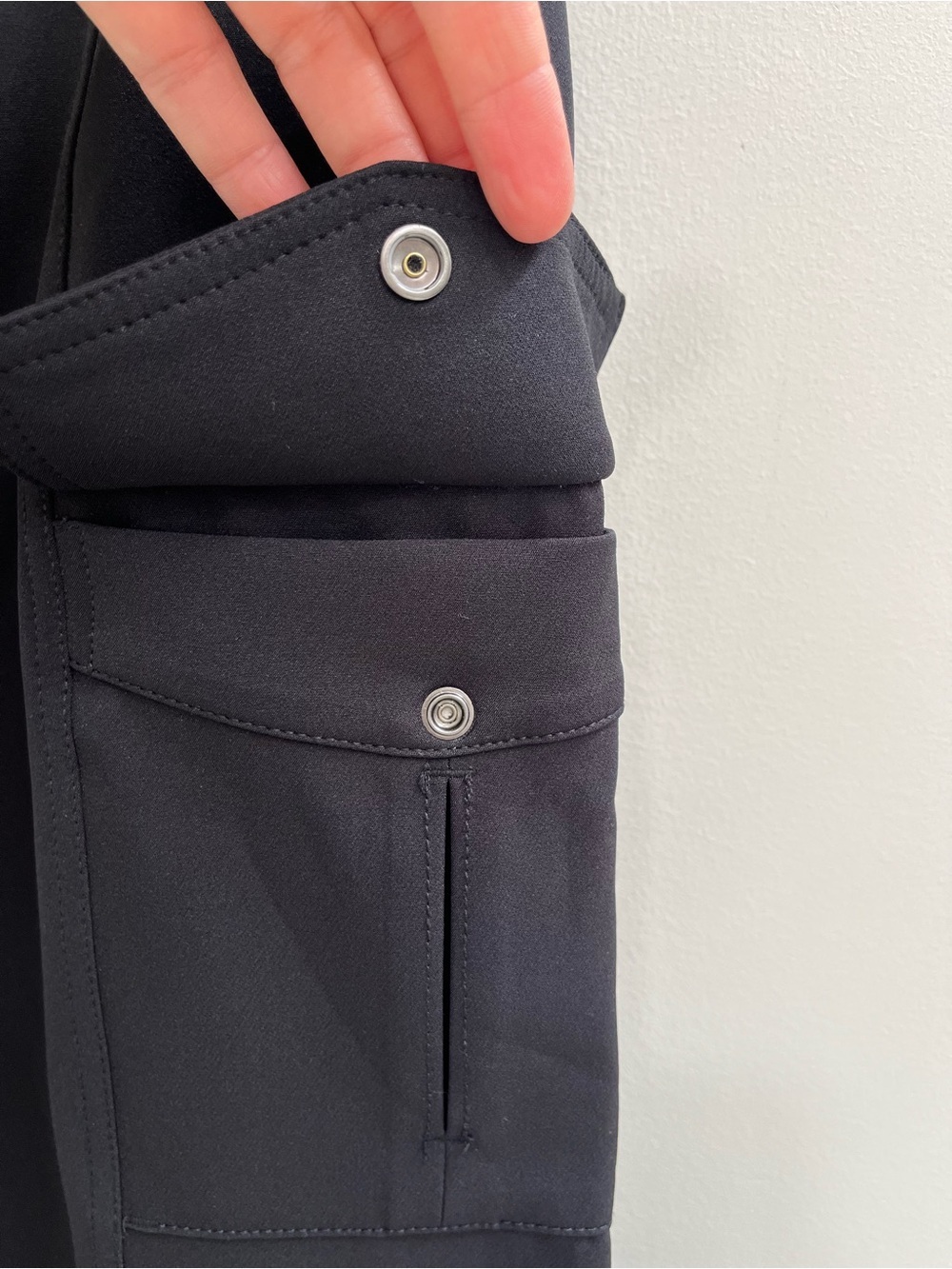 Athleta Endless High-Rise Cargo Pants Black 467187 Size 6 Travel Athletic Casual - Picture 11 of 16